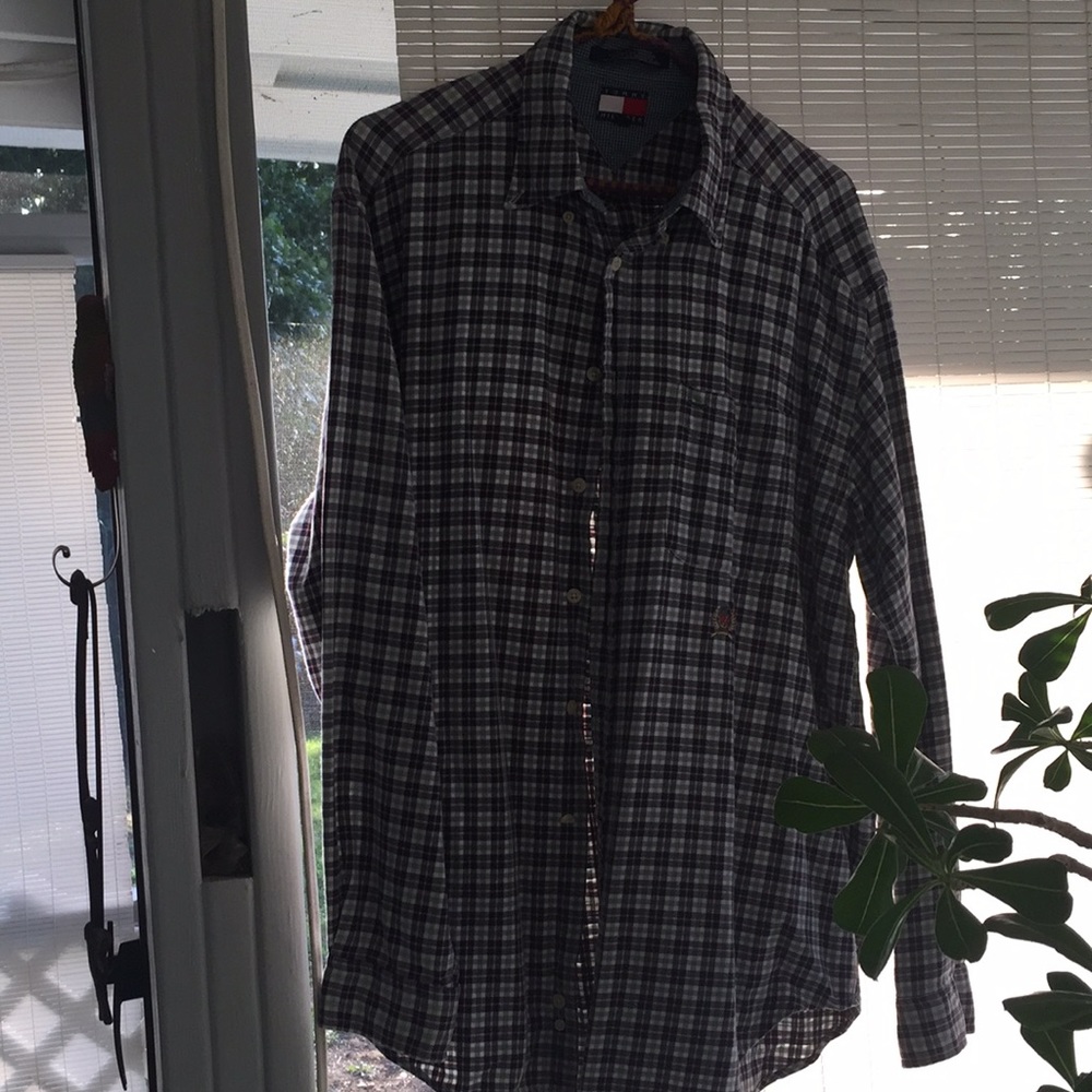 Men’s tommy shirt